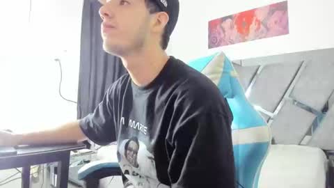 juannvalencia11 online show from April 22, 2026, 2:47 am