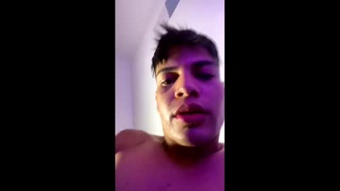 Snapshot of juicy_boy22 chatting on December 2, 2024, 7:14 am Miguel online show from December 2, 2024, 7:14 am