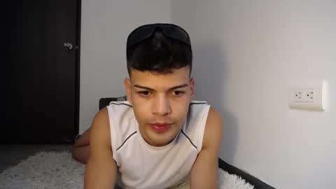 Snapshot of juicy_boy22 chatting on December 29, 2024, 7:22 pm Miguel online show from December 29, 2024, 7:22 pm