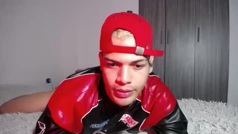 Snapshot of juicy_boy22 chatting on October 21, 2025, 2:01 am Miguel online show from October 21, 2025, 2:01 am