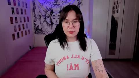 Snapshot of juicy_burrito chatting on June 8, 2026, 7:36 pm Bella online show from June 8, 2026, 7:36 pm