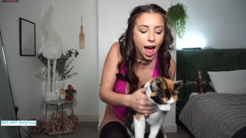 Snapshot of juicy_jane_uk chatting on November 19, 2025, 5:46 pm online show from November 19, 2025, 5:46 pm