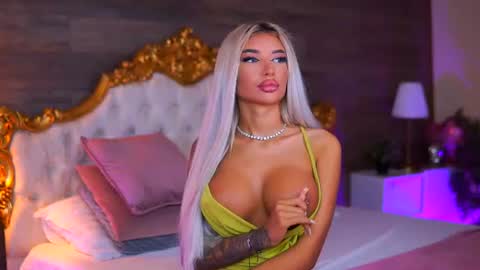 Snapshot of juicy_jessye chatting on July 2, 2026, 7:53 pm Jessye online show from July 2, 2026, 7:53 pm