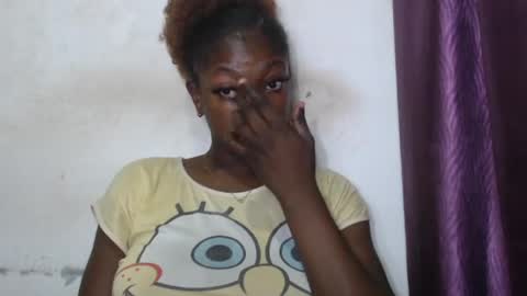 Snapshot of juicyberryx chatting on July 5, 2026, 8:10 am queen online show from July 5, 2026, 8:10 am
