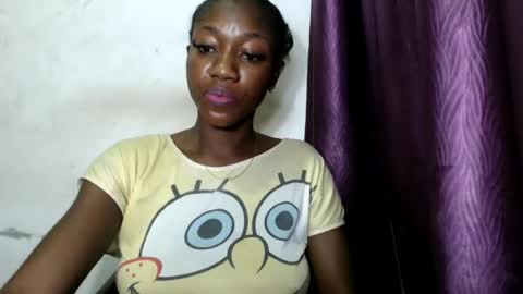 Snapshot of juicyberryx chatting on July 7, 2026, 8:29 am queen online show from July 7, 2026, 8:29 am
