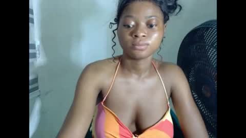 juicynpinkx online show from April 19, 2026, 8:24 am