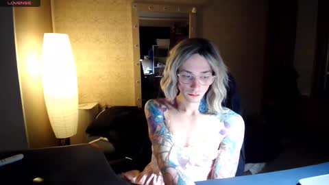 Snapshot of juleea_doll chatting on November 21, 2025, 6:39 pm Julia online show from November 21, 2025, 6:39 pm