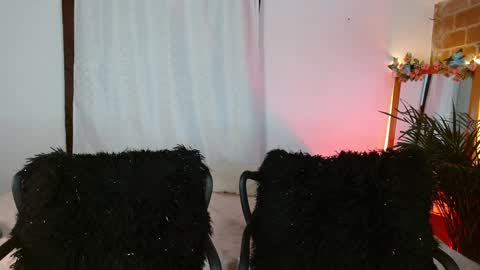 Snapshot of jules_n_gia chatting on January 9, 2025, 11:36 am Jules and Gia online show from January 9, 2025, 11:36 am