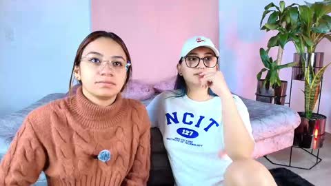 Snapshot of jules_n_gia chatting on September 25, 2025, 10:41 am Jules and Gia online show from September 25, 2025, 10:41 am