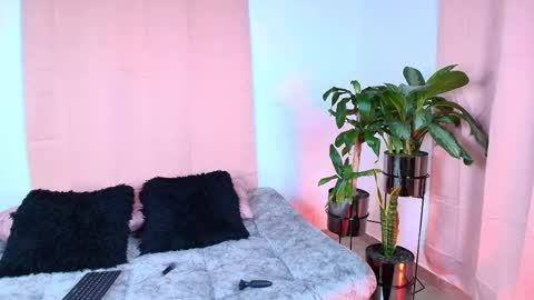 Snapshot of jules_n_gia chatting on September 29, 2025, 10:09 am Jules and Gia online show from September 29, 2025, 10:09 am