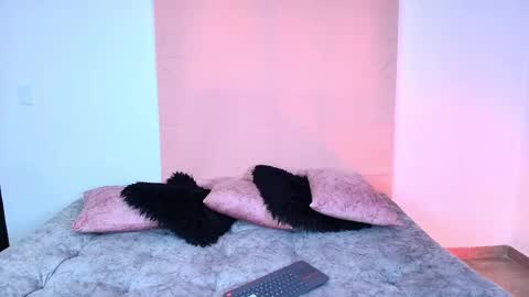 Snapshot of jules_n_gia chatting on November 2, 2025, 1:35 pm Jules and Gia online show from November 2, 2025, 1:35 pm