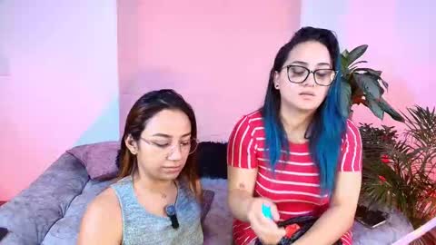 Snapshot of jules_n_gia chatting on November 18, 2025, 6:01 pm Jules and Gia online show from November 18, 2025, 6:01 pm