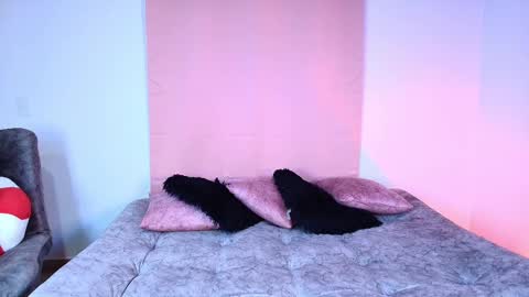 Snapshot of jules_n_gia chatting on November 24, 2025, 9:20 am Jules and Gia online show from November 24, 2025, 9:20 am