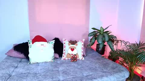 Snapshot of jules_n_gia chatting on December 2, 2025, 5:41 pm Jules and Gia online show from December 2, 2025, 5:41 pm