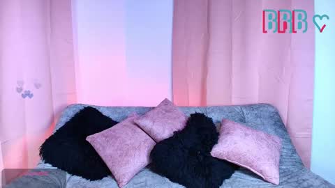 Jules and Gia online show from December 21, 2025, 10:50 pm