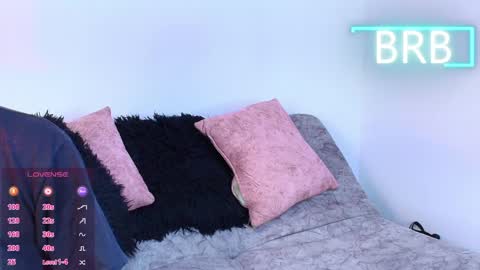 Snapshot of jules_n_gia chatting on May 29, 2026, 9:18 am Jules and Gia online show from May 29, 2026, 9:18 am