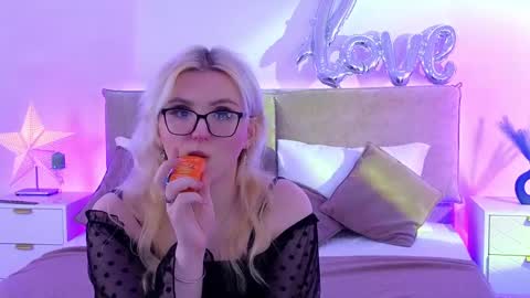 Jules Nightt online show from May 3, 2026, 9:10 pm
