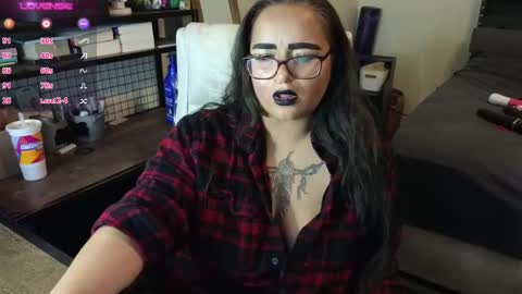 Snapshot of julesssnextdoor chatting on October 6, 2025, 6:33 am Julesss online show from October 6, 2025, 6:33 am