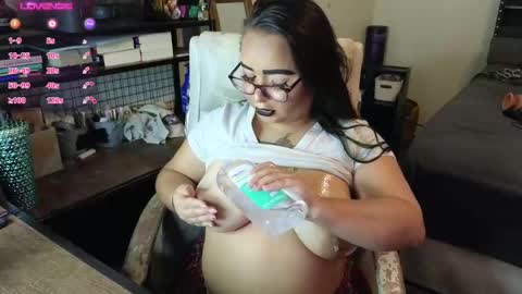 Snapshot of julesssnextdoor chatting on October 7, 2025, 5:15 am Julesss online show from October 7, 2025, 5:15 am