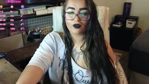 Snapshot of julesssnextdoor chatting on October 13, 2025, 5:40 am Julesss online show from October 13, 2025, 5:40 am