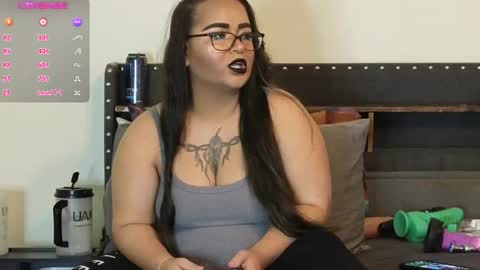 Snapshot of julesssnextdoor chatting on November 4, 2025, 8:35 am Julesss online show from November 4, 2025, 8:35 am