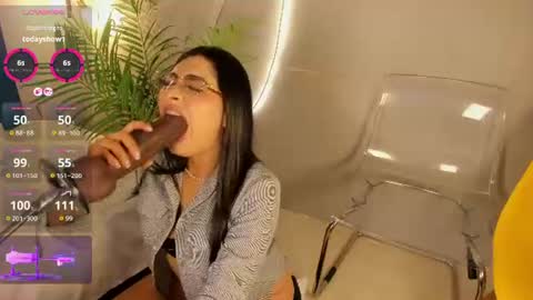 juli_casanova online show from June 23, 2026, 2:48 pm