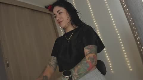 Snapshot of juli_hairy chatting on March 27, 2026, 3:12 pm Juli Modelo Independiente online show from March 27, 2026, 3:12 pm