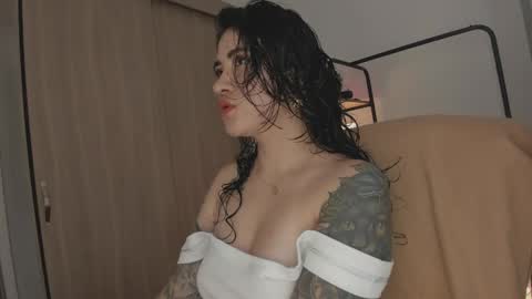 Snapshot of juli_hairy chatting on April 17, 2026, 3:15 pm Juli Modelo Independiente online show from April 17, 2026, 3:15 pm