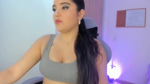 Snapshot of juli_santos_22 chatting on January 28, 2025, 12:43 pm juli_santos_22 online show from January 28, 2025, 12:43 pm