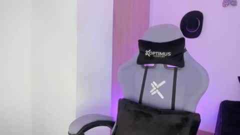 juli_santos_22 online show from February 8, 2025, 11:01 am