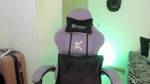 Snapshot of juli_santos_22 chatting on February 22, 2025, 1:13 pm juli_santos_22 online show from February 22, 2025, 1:13 pm