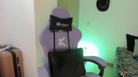 Snapshot of juli_santos_22 chatting on February 22, 2025, 4:19 pm juli_santos_22 online show from February 22, 2025, 4:19 pm