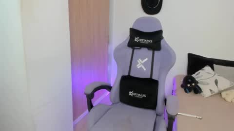 Snapshot of juli_santos_22 chatting on March 8, 2025, 6:47 pm juli_santos_22 online show from March 8, 2025, 6:47 pm