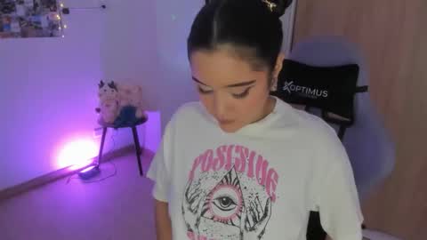 Snapshot of juli_santos_22 chatting on September 17, 2025, 7:04 pm juli_santos_22 online show from September 17, 2025, 7:04 pm