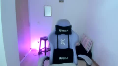juli_santos_22 online show from June 30, 2026, 2:29 pm