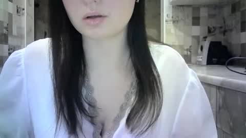 julia69009 online show from January 22, 2025, 9:43 pm