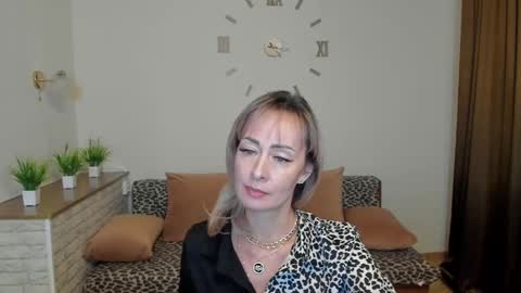 julia__cherry_ online show from December 6, 2024, 5:44 pm