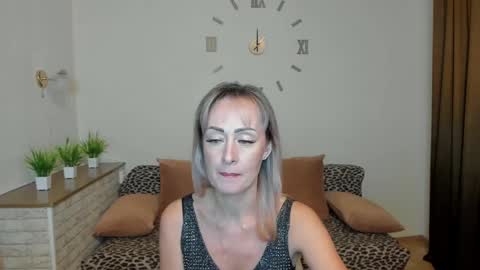 julia__cherry_ online show from December 7, 2024, 9:00 pm