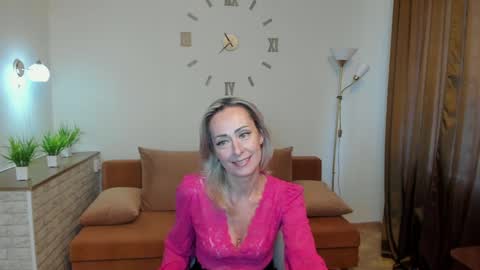 julia__cherry_ online show from January 18, 2025, 11:21 am
