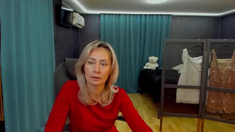 julia__cherry_ online show from October 25, 2025, 1:29 pm