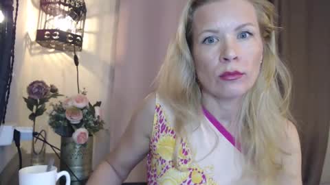 julia_giulia online show from March 1, 2025, 7:59 pm