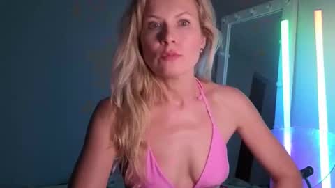 julia_giulia online show from September 14, 2025, 12:43 am