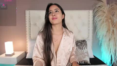 Snapshot of julia_martinezz_ chatting on June 5, 2026, 11:38 am J U L IA M A R T I N E Z online show from June 5, 2026, 11:38 am