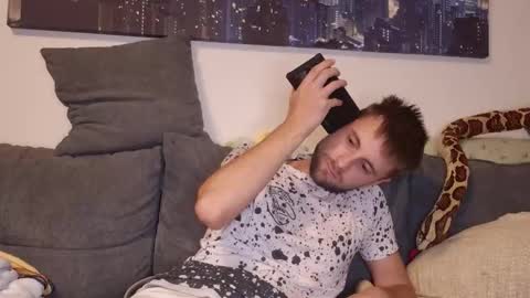 Snapshot of julia_official chatting on November 6, 2025, 5:47 pm julia_official online show from November 6, 2025, 5:47 pm