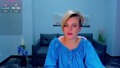 Julia online show from September 19, 2025, 6:15 am