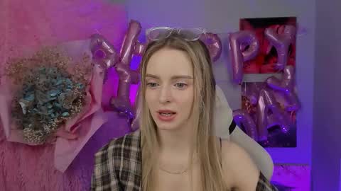 Julia online show from September 11, 2025, 5:51 am