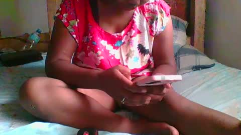 juliah02 online show from March 12, 2025, 11:31 am