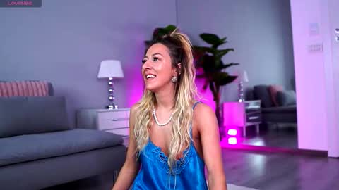 Julia online show from January 18, 2026, 2:15 am