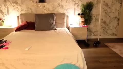 juliamillss online show from July 4, 2026, 6:47 pm