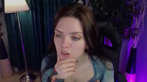 juliamoss online show from March 16, 2026, 5:44 am